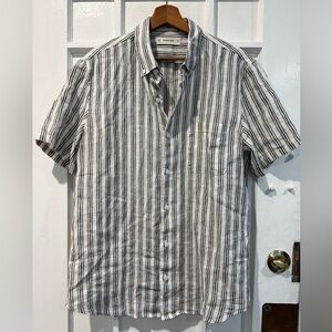 Everlane Men's Black and White Striped Button Down Shirt